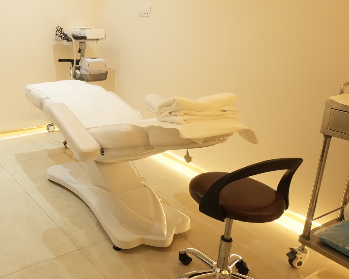 Treatment bed in the aesthetic room